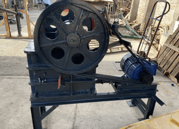 Molino Chancador Mandibula Mineria Portatil 5,5kw - Imagen 2